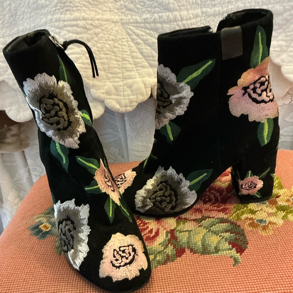 Rebecca Minkoff Embroidered Booty - Picture 2 of 9